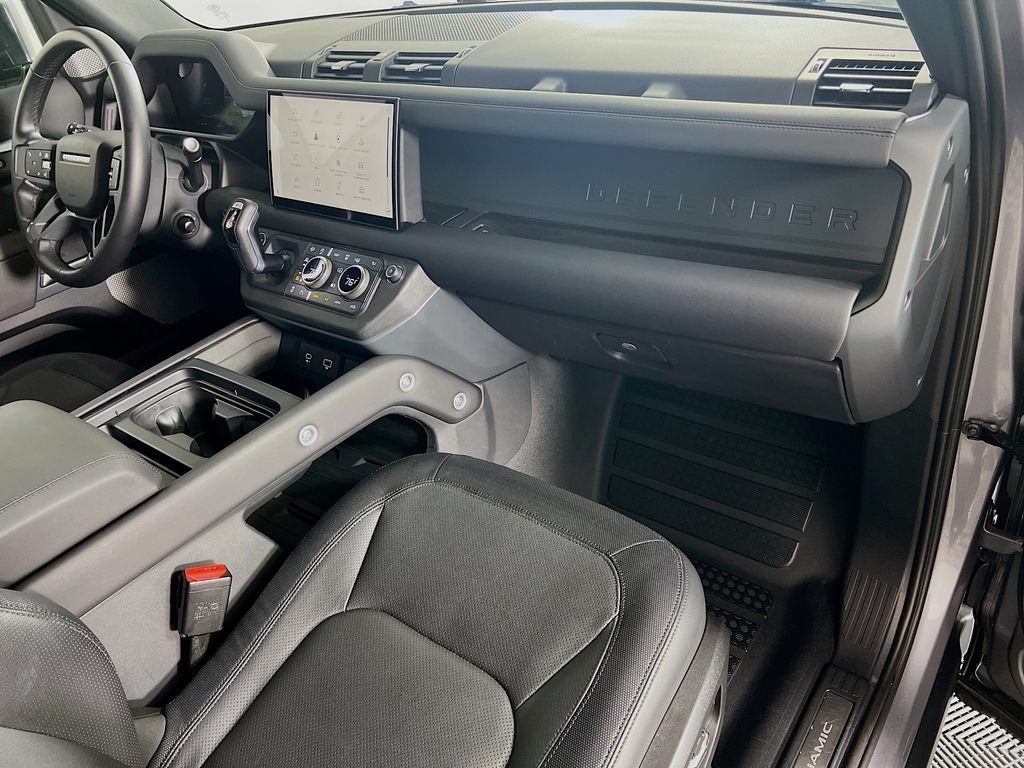 Used 2024 Land Rover Defender 130 X-Dynamic SE AWD/4WD image 31
