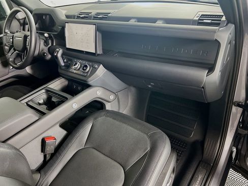 Used 2024 Land Rover Defender 130 X-Dynamic SE AWD/4WD image 31