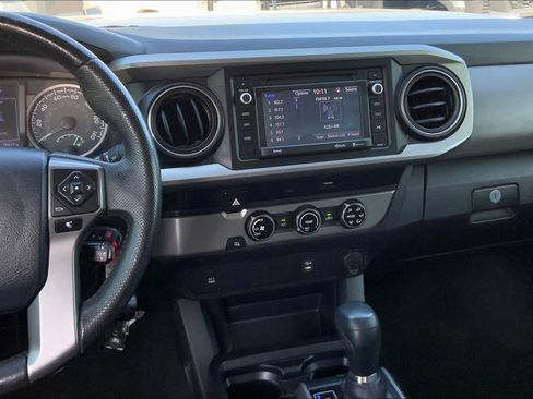 Used 2017 Toyota Tacoma SR5 w/ Tow Package RWD image 7