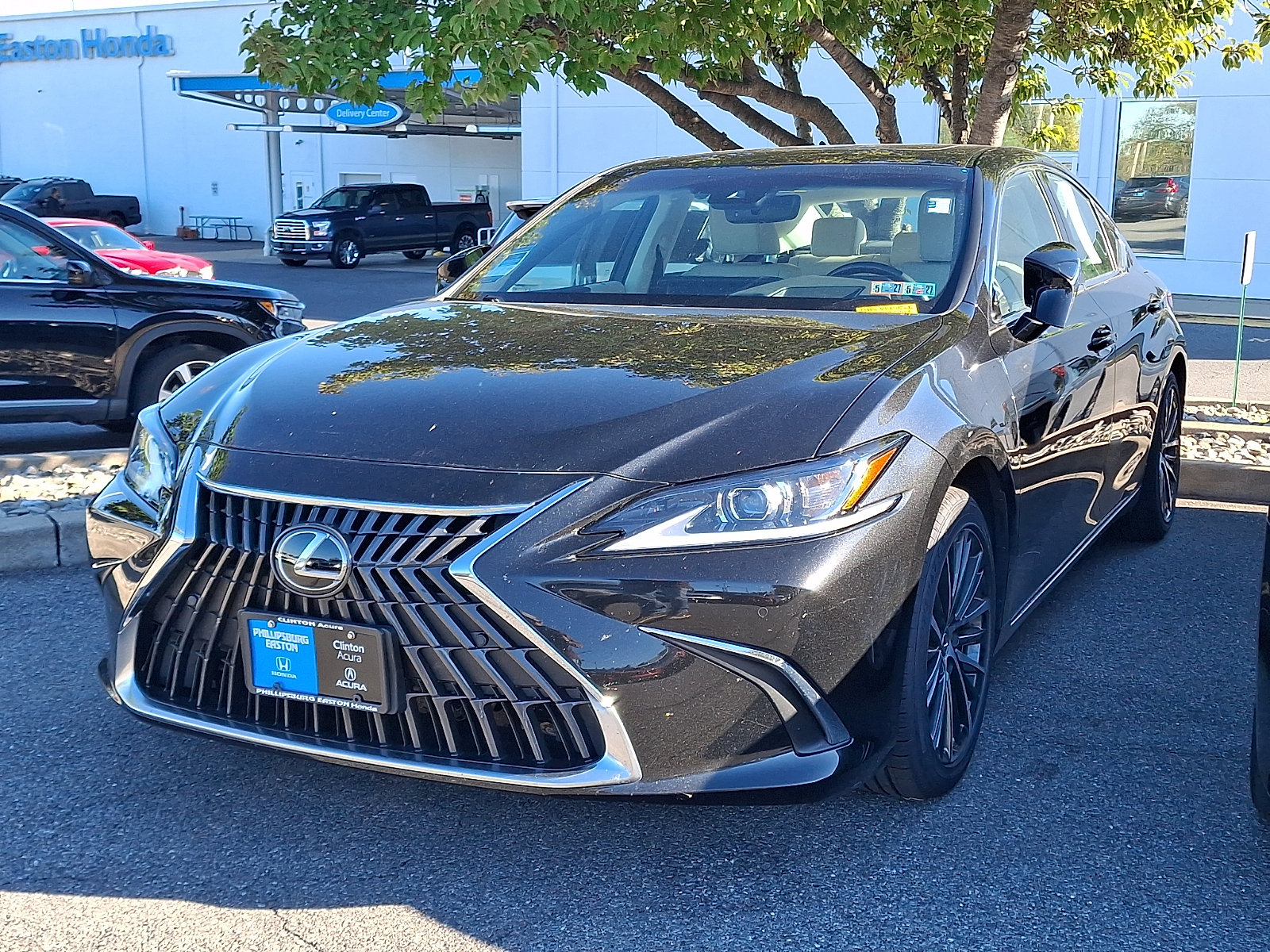 Used 2024 Lexus ES 350 w/ Premium Package FWD image 3