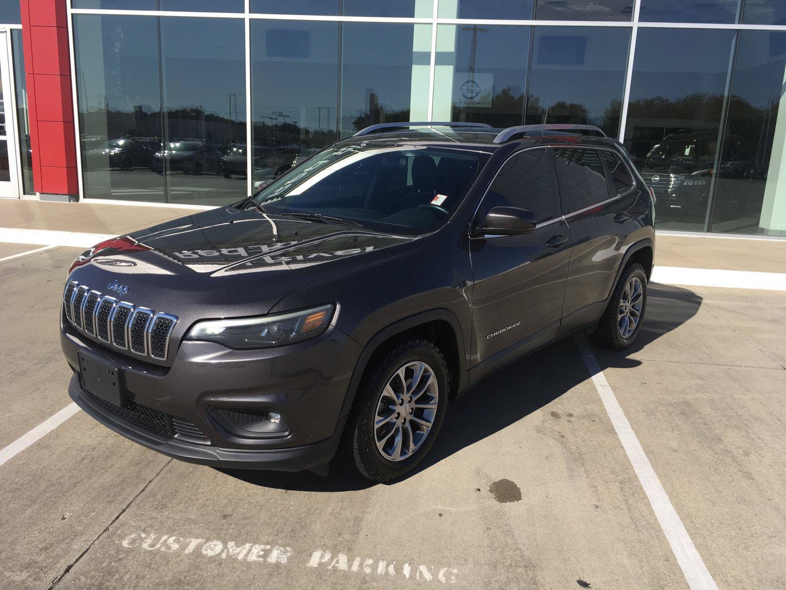 Used 2019 Jeep Cherokee Latitude Plus FWD image 2