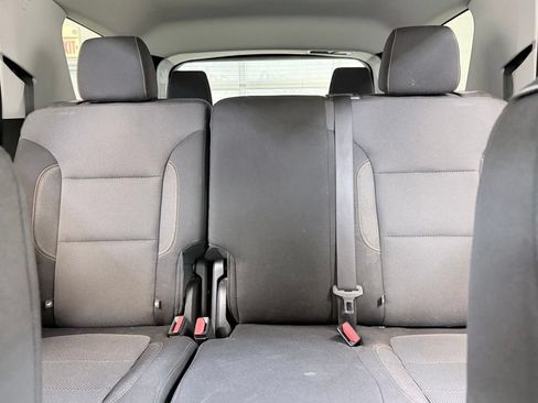 Used 2019 Chevrolet Traverse LS FWD image 16