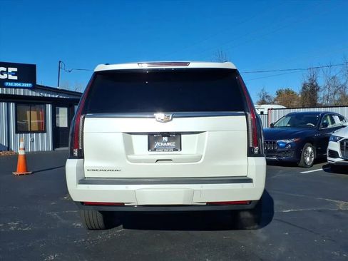 Used 2018 Cadillac Escalade Premium Luxury image 4