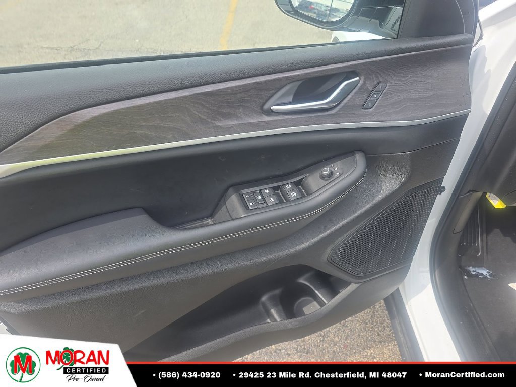Used 2023 Jeep Grand Cherokee L Limited AWD/4WD image 11