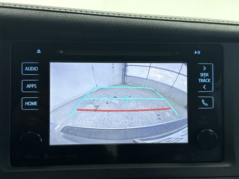 Used 2017 Toyota Sienna XLE image 23