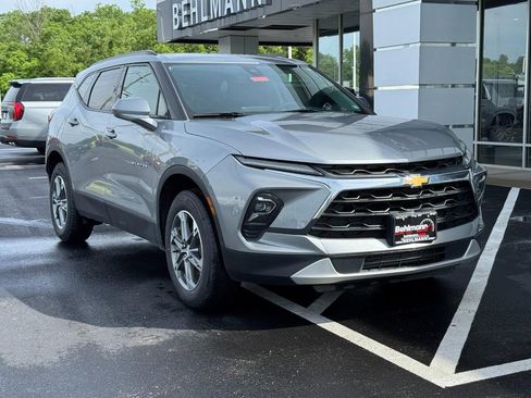 Used 2024 Chevrolet Blazer LT w/ Convenience Package FWD image 2