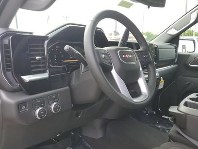 New 2026 GMC Sierra 1500 SLE w/ Preferred Package