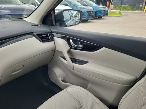 Certified 2022 Nissan Rogue Sport SL AWD/4WD image 16