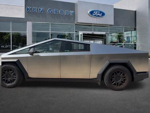 Used 2025 Tesla Cybertruck AWD Crew Cab image 2