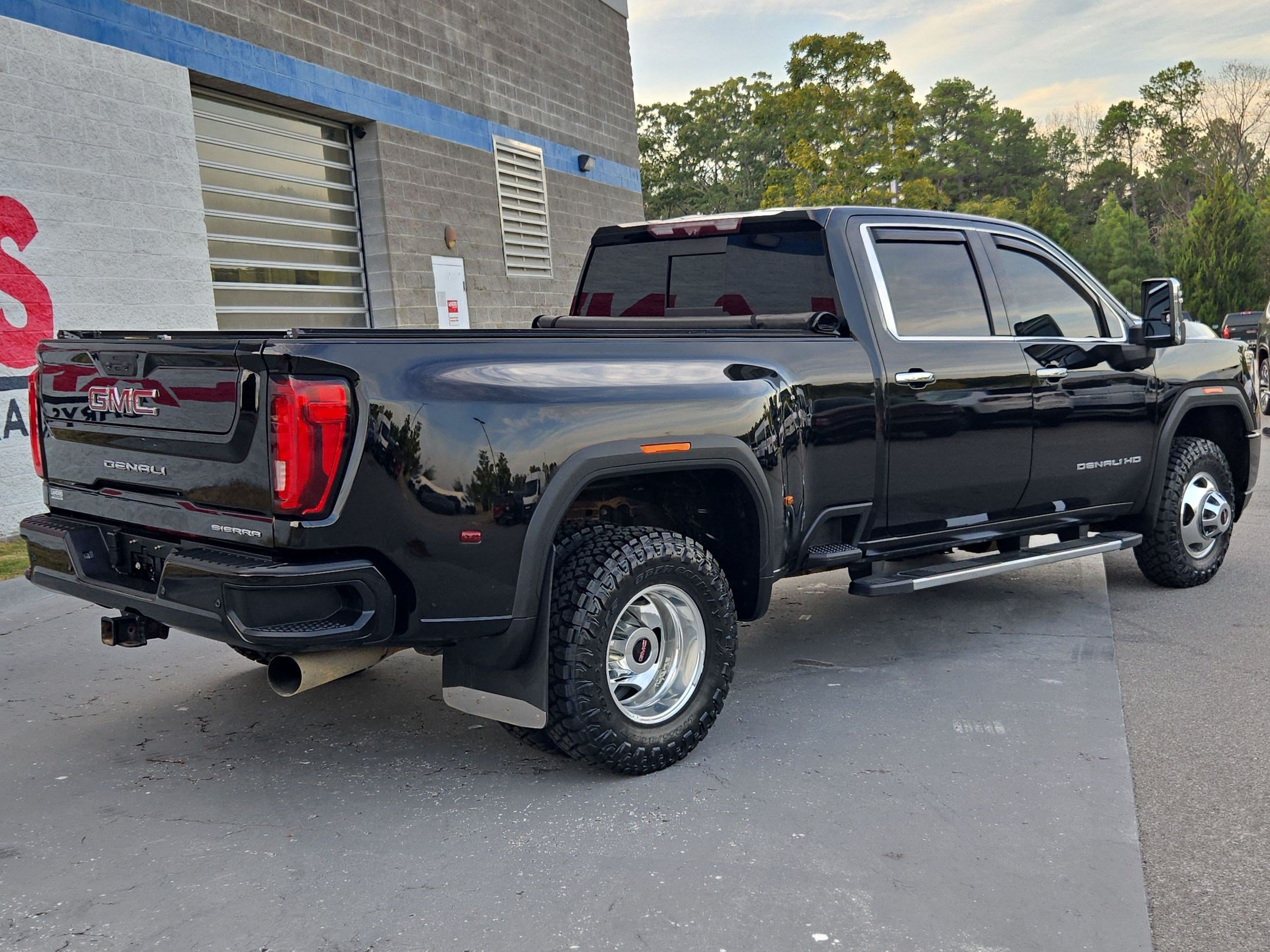 Used 2020 GMC Sierra 3500 Denali w/ Denali Ultimate Package AWD/4WD image 7