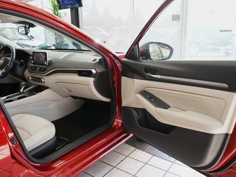 Used 2019 Nissan Altima 2.5 SV image 39