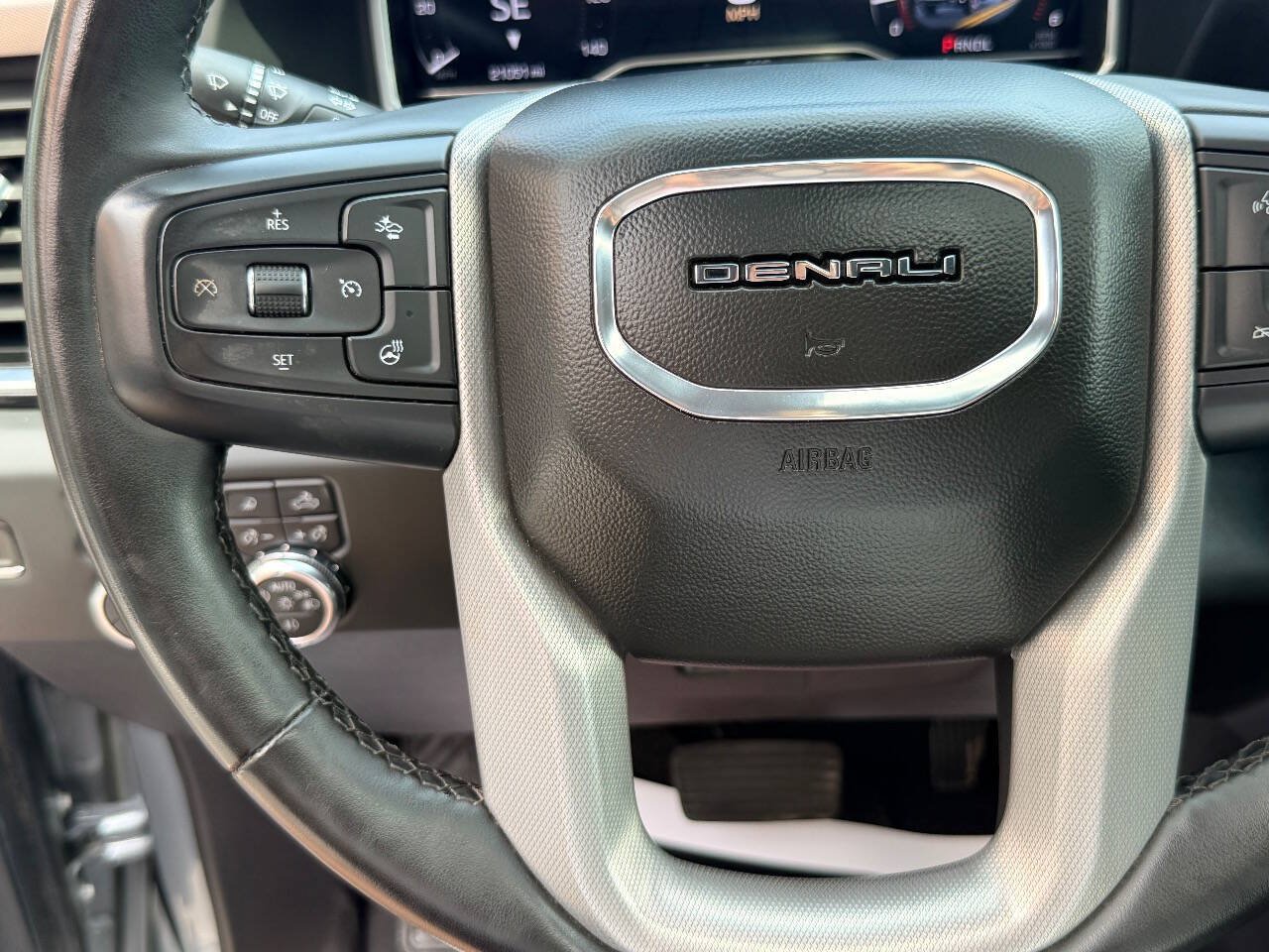 Used 2024 GMC Sierra 2500 Denali w/ Denali Reserve Package AWD/4WD image 28