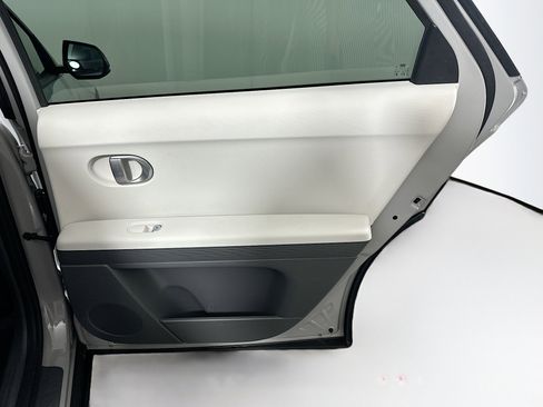 Used 2024 Hyundai Ioniq 5 SE image 29