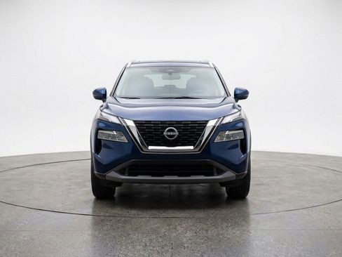 Used 2025 Nissan Rogue SV FWD image 2