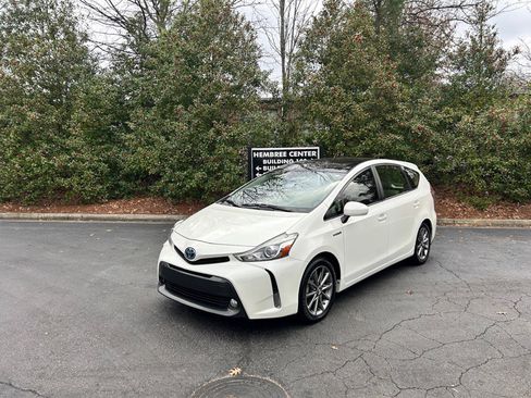 Used 2016 Toyota Prius V Five image 3