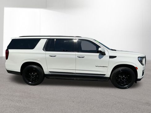 Used 2022 GMC Yukon XL SLT w/ SLT Premium Package AWD/4WD image 2