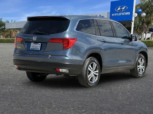 Used 2017 Honda Pilot EX image 3
