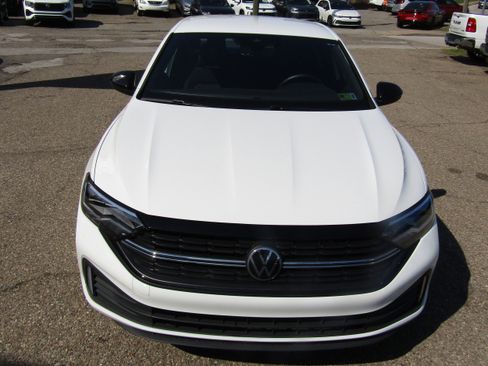 Used 2023 Volkswagen Jetta Sport image 4