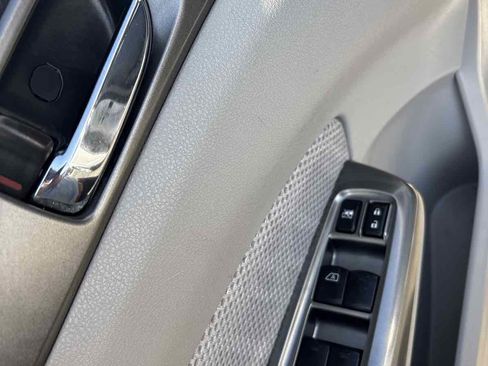 Used 2011 Subaru Forester 2.5XT Premium image 7