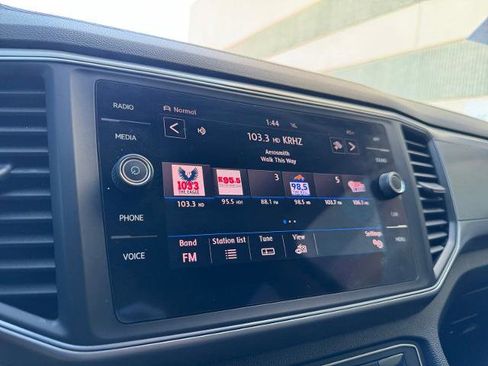 Used 2018 Volkswagen Atlas SE image 25