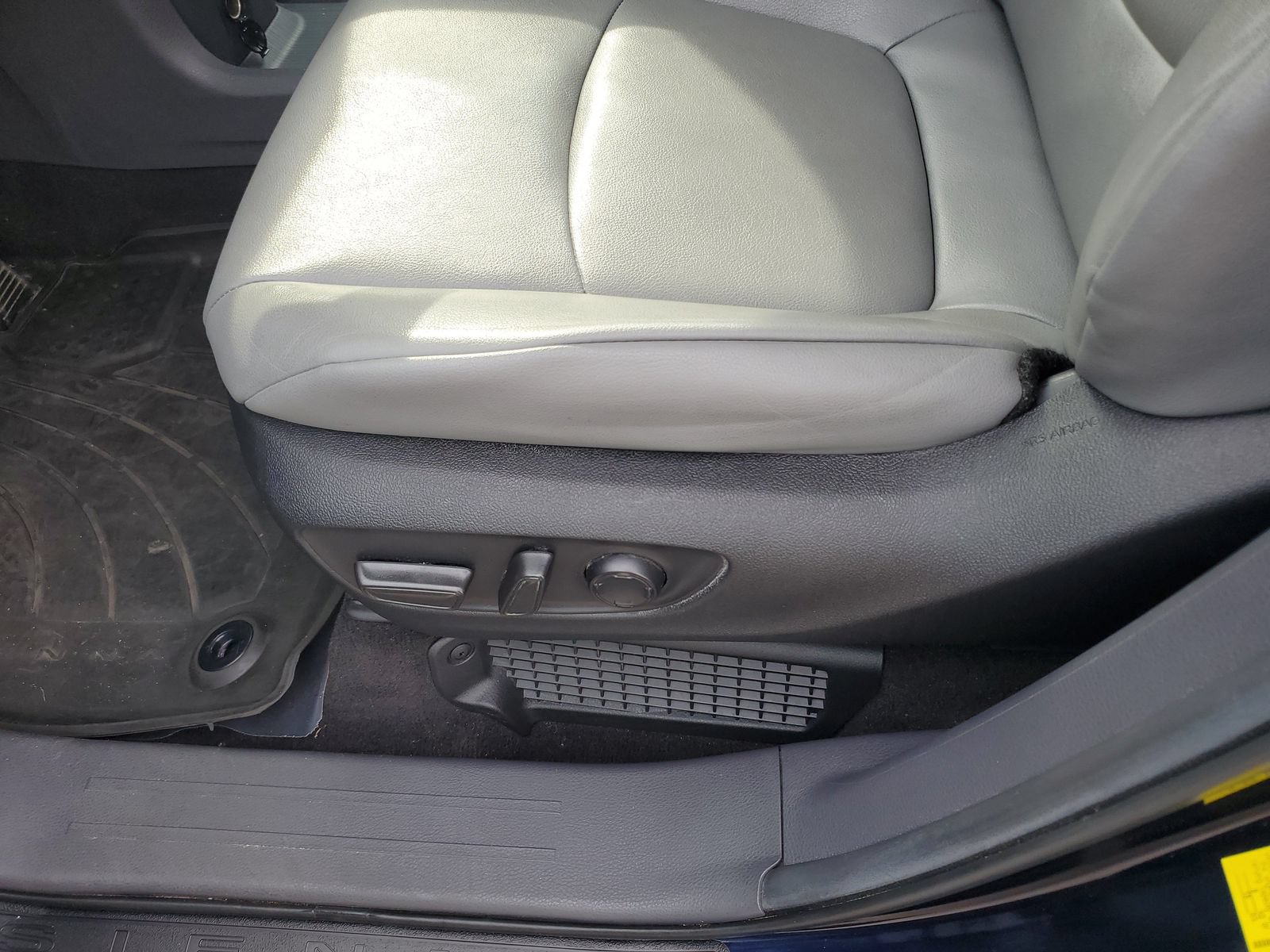 Certified 2024 Toyota Sienna XLE FWD image 16