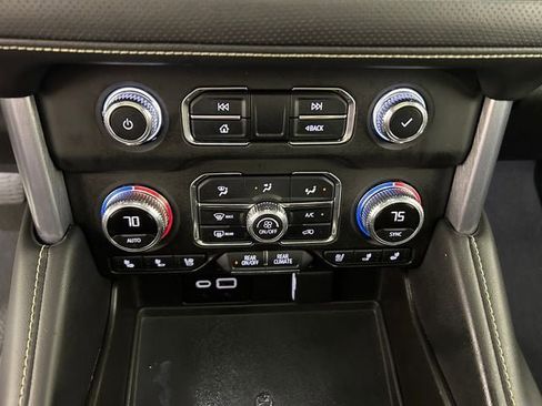 Used 2021 GMC Yukon SLT w/ SLT Premium Package AWD/4WD image 23