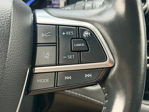 Used 2021 Toyota Highlander Platinum AWD/4WD image 40