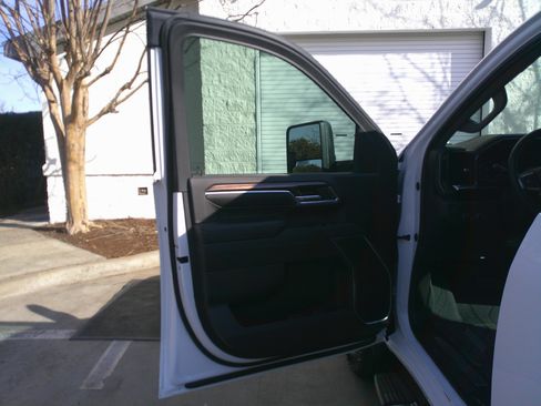 Used 2024 Chevrolet Silverado 2500 LT w/ Convenience Package image 16