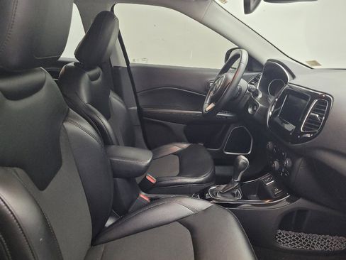 Used 2018 Jeep Compass Latitude w/ Popular Equipment Group FWD image 21