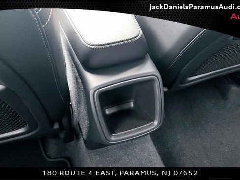 Used 2022 Volvo XC40 T5 Momentum image 23