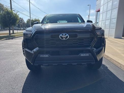 Used 2024 Toyota Tacoma TRD Off-Road image 2