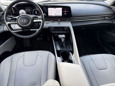 Used 2023 Hyundai Elantra Limited image 4