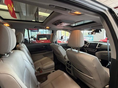 Used 2018 Honda Pilot Elite image 37