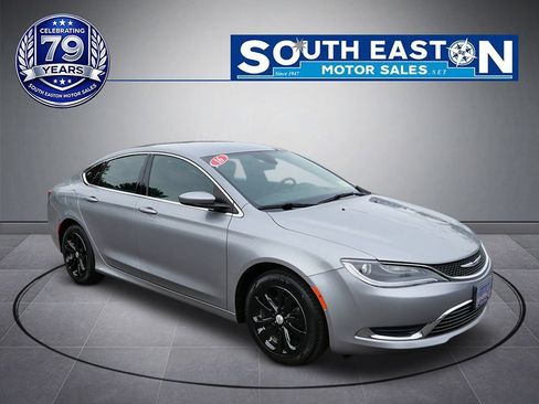 Used 2016 Chrysler 200 Limited w/ Convenience Group FWD image 2