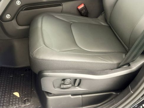 New 2026 Land Rover Defender 110 V8 image 18