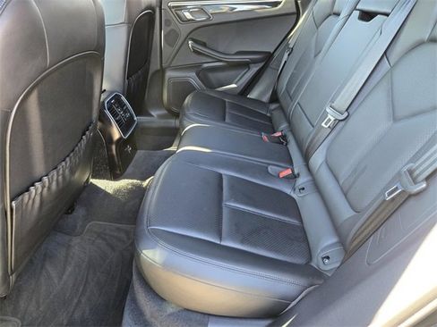 Used 2023 Porsche Macan image 12