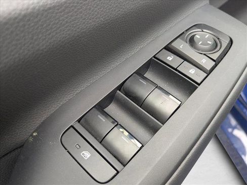 Used 2025 Toyota Prius LE image 10