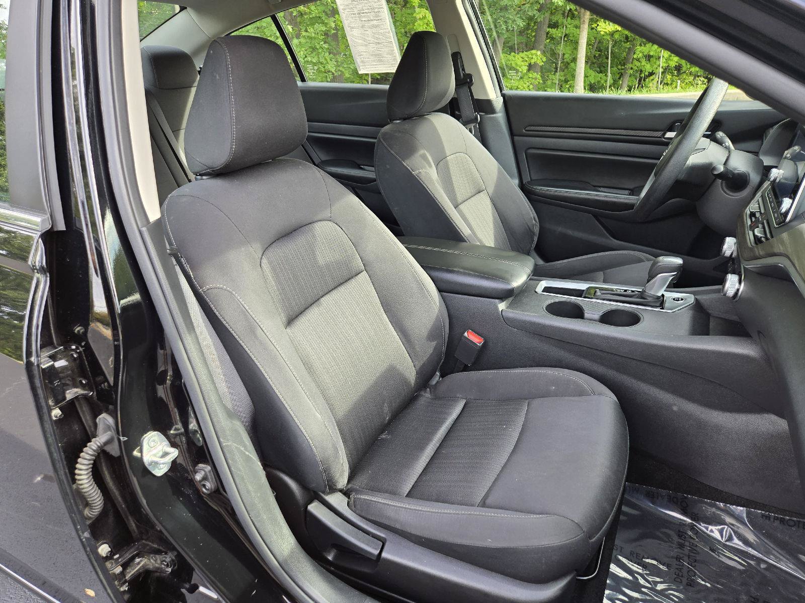 Used 2025 Nissan Altima 2.5 SV FWD image 23