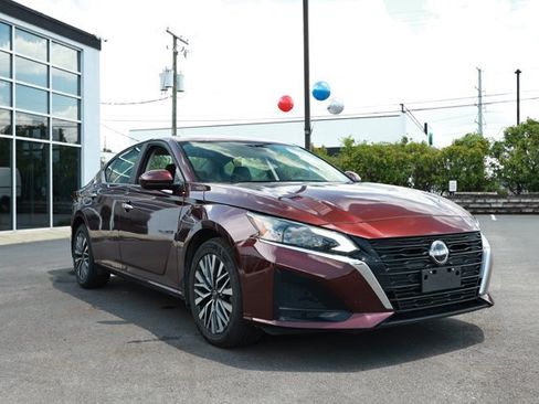 Used 2023 Nissan Altima 2.5 SV AWD/4WD image 3