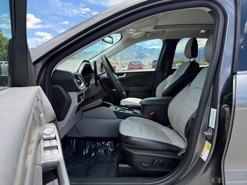 Used 2024 Ford Escape Platinum w/ Premium Technology Package AWD/4WD image 11