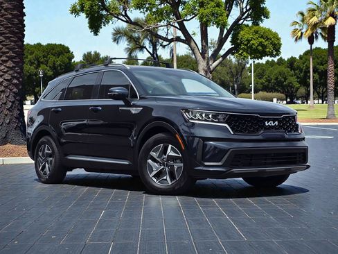 Used 2022 Kia Sorento S FWD image 2