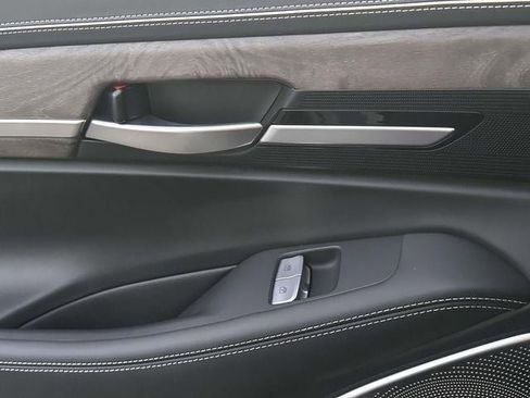 Used 2020 Genesis G90 3.3T Premium image 24