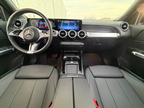 Used 2026 Mercedes-Benz GLB 250 4MATIC image 17