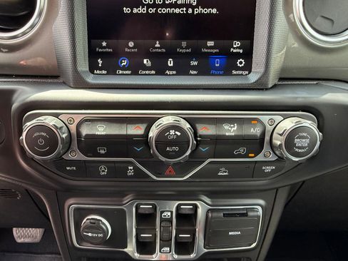 Used 2023 Jeep Gladiator Overland image 14