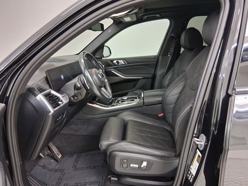 Used 2025 BMW X5 xDrive40i w/ M Sport Package AWD/4WD image 5