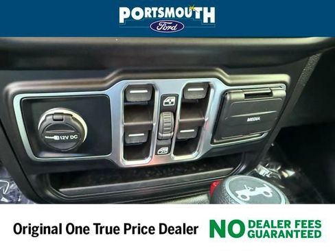 Used 2020 Jeep Wrangler Unlimited Sahara AWD/4WD image 24