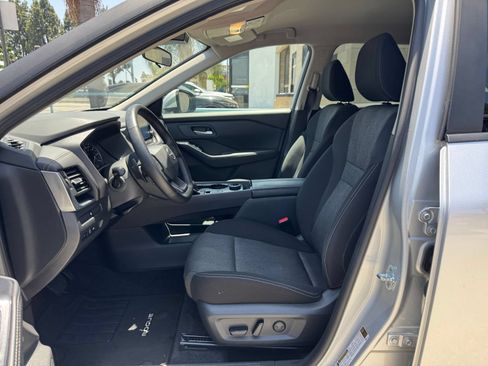 Used 2025 Nissan Rogue SV AWD/4WD image 28