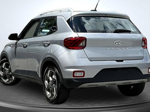 Used 2025 Hyundai Venue SEL FWD image 4