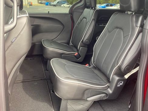 New 2026 Chrysler Pacifica Limited FWD image 11