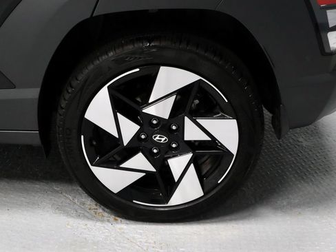 Used 2024 Hyundai Kona Limited AWD/4WD image 19